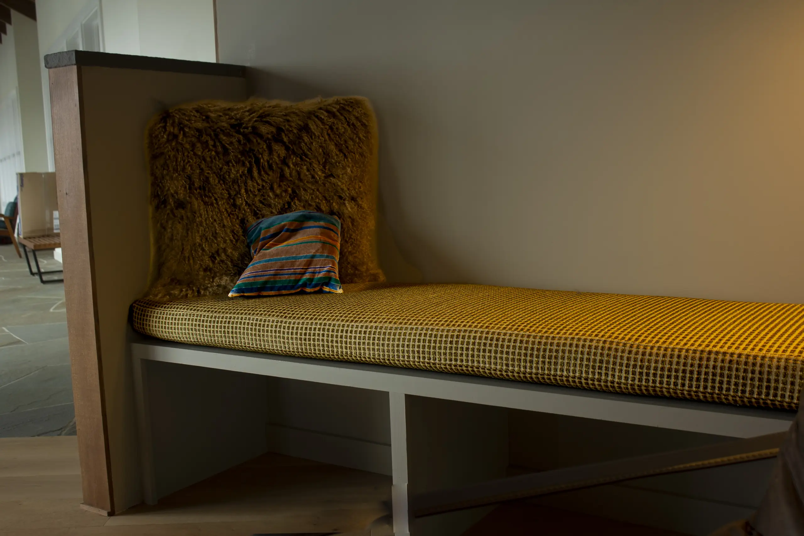 Private library box cushion in velvet on plain weave in browns and golds